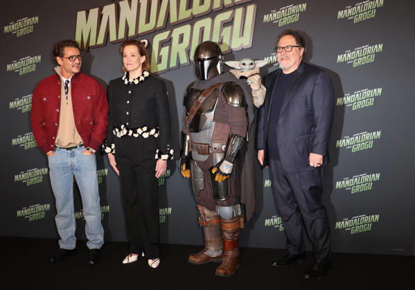 The Mandalorian and Grogu eÌveÌnement speÌcial fans au Grand Rex Ã Paris Pedro Pascal, Sigourney Weaver, le Mandalorian, le Grogu et Jon Favreau The Mandalorian and Grogu eÌveÌnement speÌcial fans au Grand Rex Ã Paris, le 5 mai 2026. Pedro Pascal, Sigourney Weaver and Jon Favreau at the The Mandalorian and Grogu fans special events at the Grand Rex theatre in Paris on may 5th 2026.  Copyright: xFabricexChasseryx