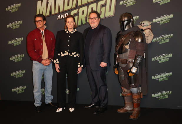 The Mandalorian and Grogu eÌveÌnement speÌcial fans au Grand Rex Ã Paris Pedro Pascal, Sigourney Weaver, le Mandalorian, le Grogu et Jon Favreau The Mandalorian and Grogu eÌveÌnement speÌcial fans au Grand Rex Ã Paris, le 5 mai 2026. Pedro Pascal, Sigourney Weaver and Jon Favreau at the The Mandalorian and Grogu fans special events at the Grand Rex theatre in Paris on may 5th 2026.  Copyright: xFabricexChasseryx