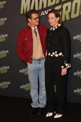 The Mandalorian and Grogu eÌveÌnement speÌcial fans au Grand Rex Ã Paris Pedro Pascal et Sigourney Weaver The Mandalorian and Grogu eÌveÌnement speÌcial fans au Grand Rex Ã Paris, le 5 mai 2026. Pedro Pascal, Sigourney Weaver and Jon Favreau at the The Mandalorian and Grogu fans special events at the Grand Rex theatre in Paris on may 5th 2026.  Copyright: xFabricexChasseryx