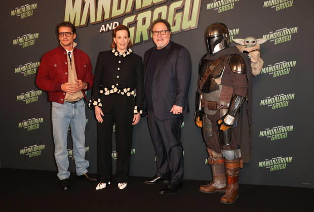 The Mandalorian and Grogu eÌveÌnement speÌcial fans au Grand Rex Ã Paris Pedro Pascal, Sigourney Weaver, le Mandalorian, le Grogu et Jon Favreau The Mandalorian and Grogu eÌveÌnement speÌcial fans au Grand Rex Ã Paris, le 5 mai 2026. Pedro Pascal, Sigourney Weaver and Jon Favreau at the The Mandalorian and Grogu fans special events at the Grand Rex theatre in Paris on may 5th 2026.  Copyright: xFabricexChasseryx