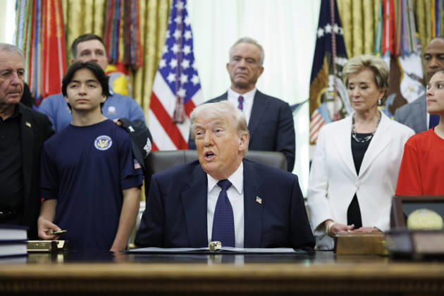 May 5, 2026, Washington, District Of Columbia, USA: United States President Donald J Trump speaks before signing a proclamation inside the Oval Office at The White House in Washington, on May 5, 2026. The memorandum is set to restore the Presidential Fitness Test Award, a competitive school-based fitness program last seen under the Obama administration Washington USA - ZUMAs152 20260505_faa_s152_021 Copyright: xTomxBrennerx-xPoolxviaxCNPx