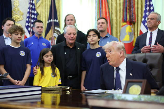 May 5, 2026, Washington, District Of Columbia, USA: United States President Donald J Trump speaks before signing a proclamation in the Oval Office of the White House in Washington, DC, USA, on May 5, 2026. The memorandum is set to restore the Presidential Fitness Test Award, a competitive school-based fitness program last seen under the Obama administration Washington USA  - ZUMAs152 20260505_faa_s152_014 Copyright: xTomxBrennerx-xPoolxviaxCNPx