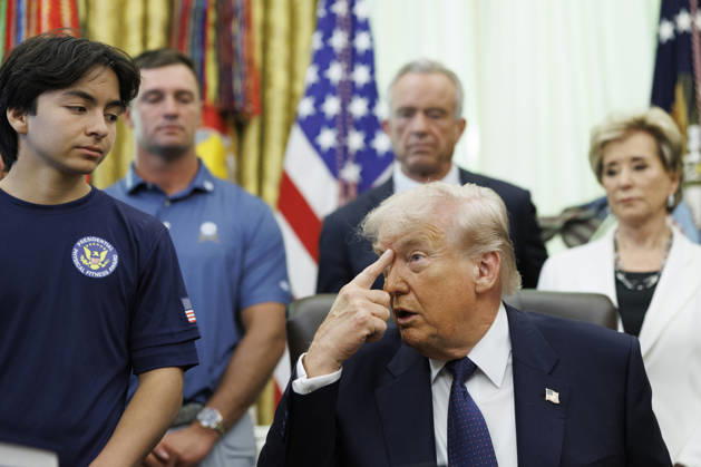 May 5, 2026, Washington, District Of Columbia, USA: United States President Donald J Trump speaks before signing a proclamation in the Oval Office of the White House in Washington, DC, USA, on May 5, 2026. The memorandum is set to restore the Presidential Fitness Test Award, a competitive school-based fitness program last seen under the Obama administration Washington USA  - ZUMAs152 20260505_faa_s152_006 Copyright: xTomxBrennerx-xPoolxviaxCNPx