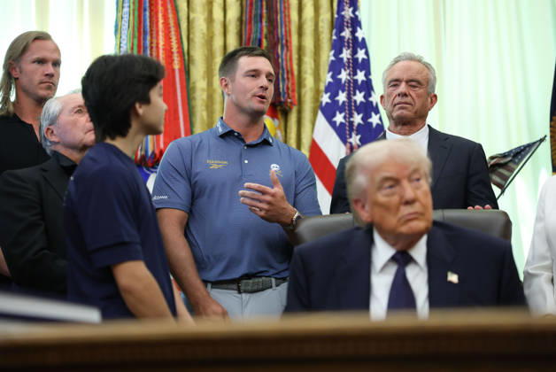 May 5, 2026, Washington, District Of Columbia, USA: Golfer Bryson DeChambeau speaks as United States President Donald J Trump listens before signing a proclamation in the Oval Office of the White House in Washington, DC, USA, on May 5, 2026. The memorandum is set to restore the Presidential Fitness Test Award, a competitive school-based fitness program last seen under the Obama administration Washington USA  - ZUMAs152 20260505_faa_s152_003 Copyright: xTomxBrennerx-xPoolxviaxCNPx