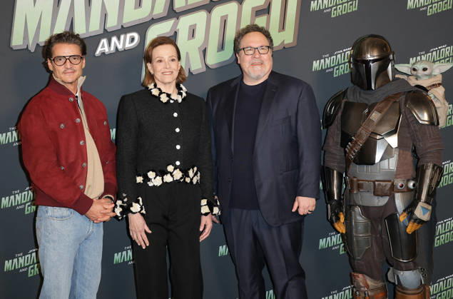 Pedro Pascal, Sigourney Weaver et Jon Favreau Avant première du film The Mandalorian and Grogu au Grand Rex à Paris le 5 mai 2026 Coadic Guirec Bestimage Premiere of the movie The Mandalorian and Grogu at the Grand Rex in Paris on May 5, 2026 Paris France  Copyright: xCOADICxGUIRECx xBESTIMAGExCOADICxGUIRECx xBESTIMAGEx
