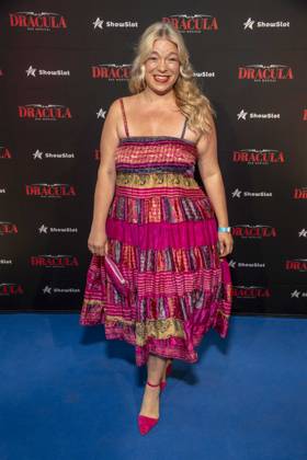 ABB DRACULA- Caterina Pogorzelski auf dem blauen Teppich bei der Pemiere von Dracula - Das Musical im BlueMax Theater am 05.05.2026 in Berlin Berlin Deutschland