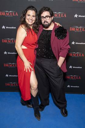 ABB DRACULA- Anika Lehmann und Steven Preisner auf dem blauen Teppich bei der Pemiere von Dracula - Das Musical im BlueMax Theater am 05.05.2026 in Berlin Berlin Deutschland