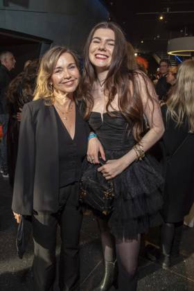 ABB DRACULA- Tina Ruland und Klaudia Giez auf dem blauen Teppich bei der Pemiere von Dracula - Das Musical im BlueMax Theater am 05.05.2026 in Berlin Berlin Deutschland