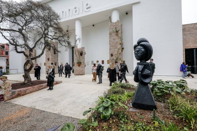 May 5, 2026, Venice, Rome, Italy: May 5, 2026, Venice. 61st International Art Exhibition of the Venice Biennale, titled In Minor Keys and curated by Koyo Kouoh. Biennale Gardens. Central Pavilion with a sculpture by Sammy Baloji. Venice Italy  - ZUMAa289 20260505_zia_a289_377 Copyright: xMircoxToniolox xAgfx