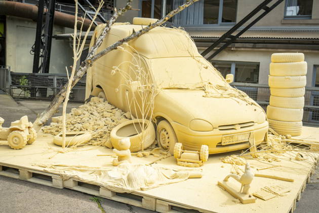 URBAN ART BIENNALE 2026 Die URBAN ART BIENNALE ist weltweit eine der größten Werkschauen dieser anarchischen Kunstform jenseits herkömmlicher White Cube-Ästhetik. Seit 2011 wird alle zwei Jahre das gesamte Areal der Völklinger Hütte zum kongenialen Dialogpartner für die Kunst, die sich aus Street Art und Graffiti entwickelt hat. Eine Vorbesichtigung findet am Mittwoch (6.Mai 2026) statt. Nachdem die beiden letzten Biennalen weit in den Völklinger Stadtraum ausgegriffen haben, liegt der Fokus 2026 räumlich und inhaltlich wieder stärker auf der Völklinger Hütte. Mehr Arbeiten als je zuvor entstehen in situ speziell für ihren Ort in der Hütte. Zahlreiche Künstlerinnen treten mit ihren Werken direkt in Dialog mit der Architektur bub