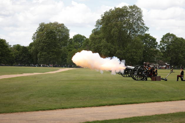 . 06 05 2026. London, United Kingdom. 41 Gun Royal Salute Hyde Park. The King s Troop Royal Horse Artillery fire a 41 Gun Salute in Hyde Park to mark the anniversary of the Coronation of His Majesty The King.  xMartynxWheatleyx xi-Imagesx IIM-26749-0006