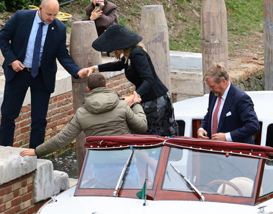 Dutch Royals Visit the 2026 Venice Art Biennale - Venice Willem-Alexander of the Netherlands and Máxima of the Netherlands visit the Dutch Pavilion in Venice, Italy on May 6, 2026. Photo by Matteo Chinellato IPA ABACAPRESS.COM Venice Italy  Copyright: xIPA ABACAx