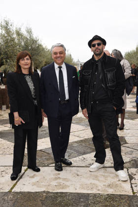 Venice, Pinault Foundation gala dinner on the island of San Giorgio, pictured: Silvia Goracci, Luca de Meo and JR  Copyright: xFRANCESCAxVIECELIx xipa-agency.netx xFrancescaxViecelix IPA_Agency_IPA74479754