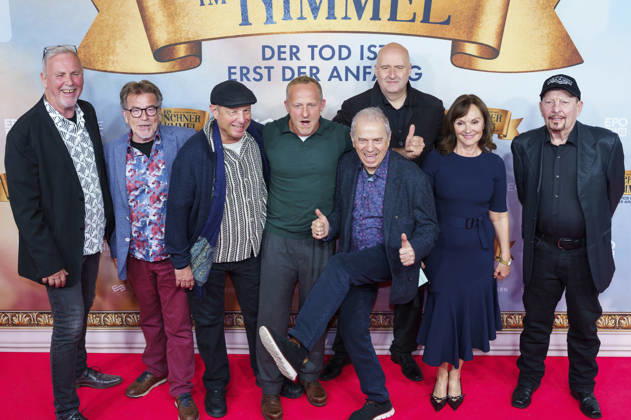 Willy Duncan, Dieter Radig, Ludwig Seuss, Maximilian Brückner, Günther Sigl, Andreas Keller, Gast und Barny Murphy bei der Premiere des Kinofilms Ein Münchner im Himmel - Der Tod ist erst der Anfang im Mathäser Filmpalast. München, 06.05.2026