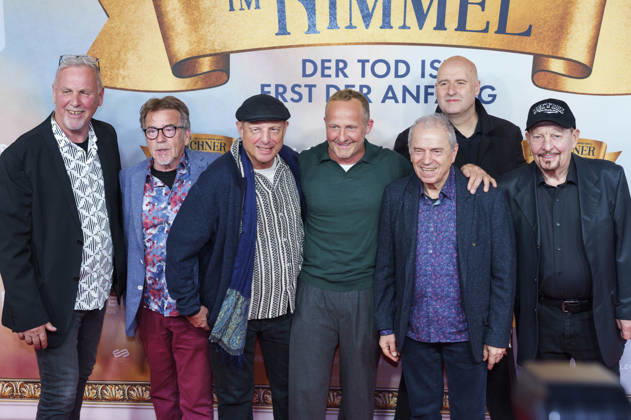 Willy Duncan, Dieter Radig, Ludwig Seuss, Maximilian Brückner, Günther Sigl, Andreas Keller und Barny Murphy bei der Premiere des Kinofilms Ein Münchner im Himmel - Der Tod ist erst der Anfang im Mathäser Filmpalast. München, 06.05.2026
