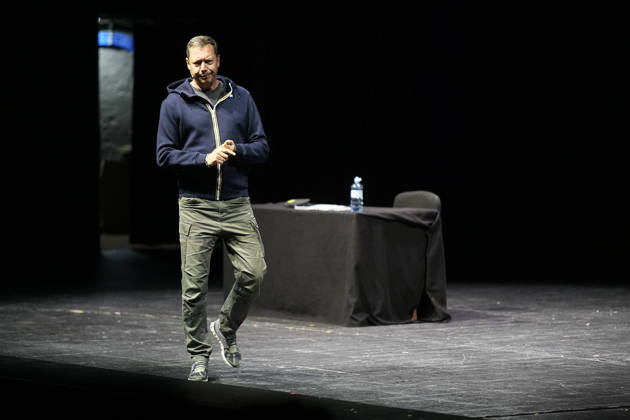 AUT - OESTERREICH, 2026-05-06: KULTUR KABARETT - KABARETTIST ALEX KRISTAN MIT SEINEM PROGRAMM 50 SHADES OF SCHMÄH im Passionsspielhaus ERL; rights managed;