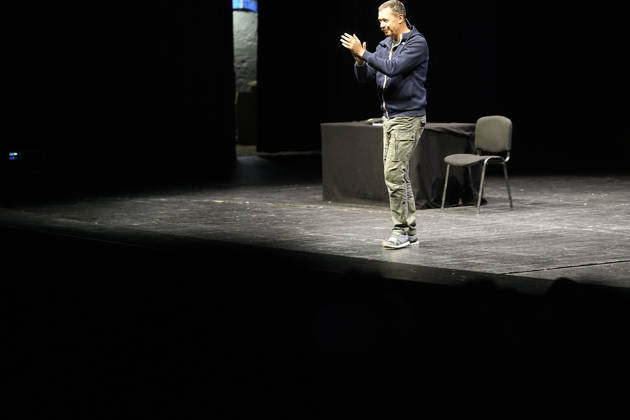 AUT - OESTERREICH, 2026-05-06: KULTUR KABARETT - KABARETTIST ALEX KRISTAN MIT SEINEM PROGRAMM 50 SHADES OF SCHMÄH im Passionsspielhaus ERL; rights managed;
