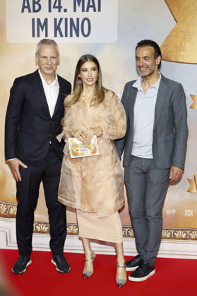 Fred Kogel, Cathy Hummels und Ramy Nasser bei der Premiere des Kinofilms Ein Münchner im Himmel - Der Tod ist erst der Anfang im Mathäser Filmpalast. München, 06.05.2026