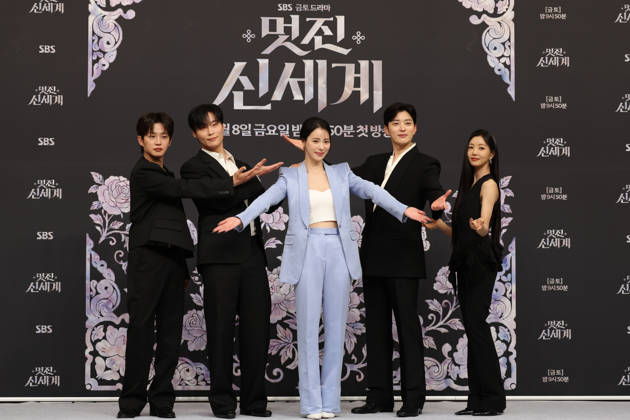 Drama My Royal Nemesis Drama My Royal Nemesis The stars of the SBS-TV s new drama My Royal Nemesis -- Kim Min-seok, Hur Nam-jun, Lim Ji-yeon, Jang Seung-jo and Lee Sae-hee (L to R) -- pose for a photo during a publicity event in Seoul on May 7, 2026. The first episode of the drama will be aired on May 8. (Yonhap) 2026-05-07 19:58:39 < 1980-2026 YONHAPNEWS AGENCY. .> ¼­¿ïÆ¯º°½Ã EDITORIAL USE ONLY  Copyright: xx PYH2026050720720034400 YonhapxNewsx yonphotos252062