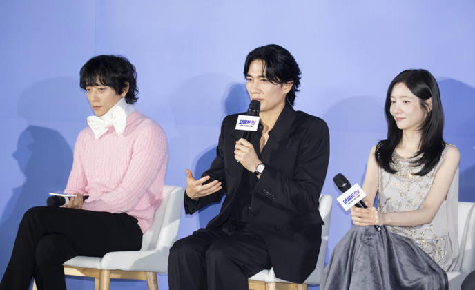 Gang Dong-Won, Uhm Tae-Goo and Park Ji-Hyun, May 7, 2026 : Cast members (L-R) Gang Dong-Won, Uhm Tae-Goo and Park Ji-Hyun at a press conference for the movie Wild Sing in Seoul, South Korea. The Korean comedy movie recreates earlier era of K-pop scene.  aflo_329509592