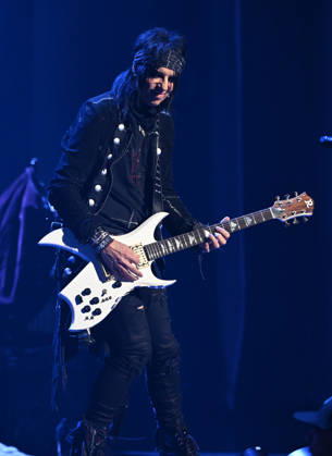 Tommy Henriksen of The Alice Cooper band performs during Alice s Attic Tour at The Broward Center For The Performing Arts on May 6, 2026 in Fort Lauderdale, Florida. Featuring: Tommy Henriksen Where: Fort Lauderdale, Florida, United States When: 06 May 2026 Credit: Robert Bell INSTARimages EDITORIAL USE ONLY. NOT FOR USE BY NEWSPAPERS BASED IN THE UK. Copyright: xx instar55670854