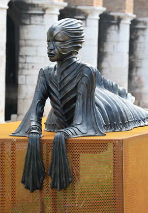 The 61st International Art Exhibition of the Venice Biennale - In Minor Keys by Koyo Kouoh - will take place from Saturday, May 9th to Sunday, November 22nd, 2026 (pre-opening May 6th, 7th, and 8th) in the institutional venues of the Giardini, the Arsenale, and various venues throughout Venice. Pictured: Wangechi Mutu s bronze sculpture SimbiSiren.  Copyright: xMatteoxChinellatox xipa-agency.netx xipa-agency.netx xMatteoxChinellatox IPA_Agency_IPA74495641