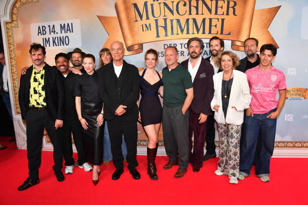 Gruppenfoto Cast Premiere Ein Münchner im Himmel - Der Tod ist erst der Anfang Kinofilm Mathäser Filmpalast München 06. Mai 2026