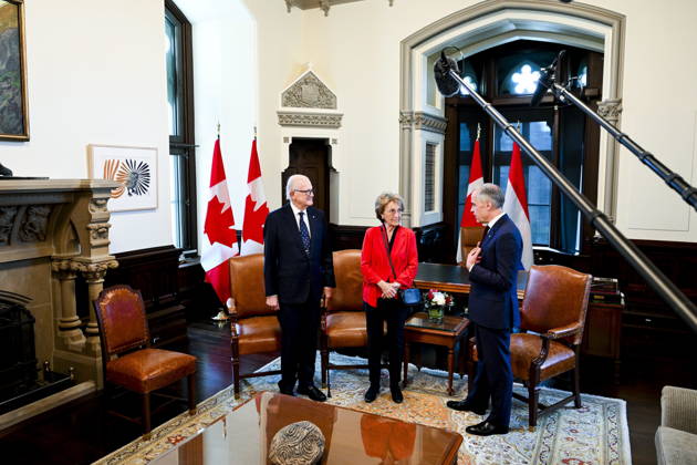 May 7, 2026, Ottawa, On, Canada: Prime Minister Mark Carney, right, meets with Princess Margriet of the Netherlands, centre, and her husband Pieter van Vollenhoven in his West Block office during an official visit in Ottawa, on Thursday, May 7, 2026. Ottawa Canada - ZUMAc35_ 20260507_zaf_c35_061 Copyright: xSpencerxColbyx