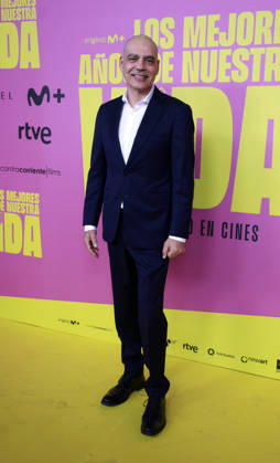 Hombres G premiere their film, Los mejores anos de nuestra vida Nacho Abad during the premiere of the film Los mejores anos de nuestra vida , on May 7, 2026, in Madrid Spain It is an intimate and emotional portrait of Hombres G, a band that marked several generations and is still as relevant as in its beginnings Through unpublished material and a contemporary look, the documentary celebrates 40 years of friendship, music and inexhaustible energy 07 MAY 2026 Madrid Madrid Madrid Spain  Copyright: xJosexVelascox 7507254