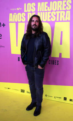 Hombres G premiere their film, Los mejores anos de nuestra vida Andrés Suárez during the premiere of the film Los mejores anos de nuestra vida , on May 7, 2026, in Madrid Spain It is an intimate and emotional portrait of Hombres G, a band that marked several generations and is still as relevant as in its beginnings Through unpublished material and a contemporary look, the documentary celebrates 40 years of friendship, music and endless energy 07 MAY 2026 Madrid Madrid Madrid Espana  Copyright: xJosexVelascox 7507256
