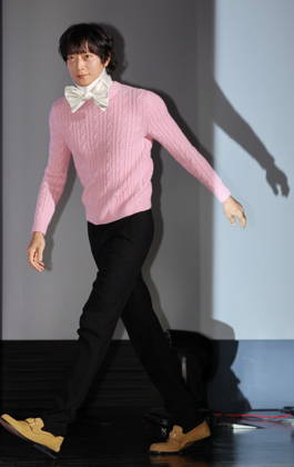 S. Korean actor Kang Dong-won S. Korean actor Kang Dong-won South Korean actor Kang Dong-won, who stars in the new movie Wild Sing, attends a publicity event in Seoul on May 7, 2026, to promote the movie, set to hit local screens in South Korea on June 3. (Yonhap) 2026-05-08 09:41:10 < 1980-2026 YONHAPNEWS AGENCY. .> ¼­¿ïÆ¯º°½Ã EDITORIAL USE ONLY  Copyright: xx PYH2026050802570034400 YonhapxNewsx yonphotos252079