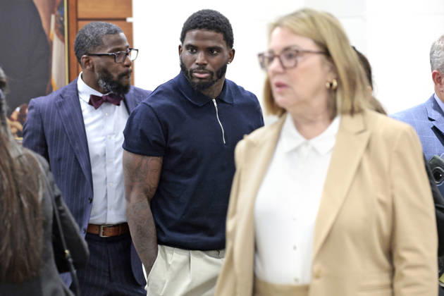 May 7, 2026, Fort Lauderdale, Fl, USA: Former Miami Dolphins wide receiver Tyreek Hill, middle, enters the courtroom on the first day of his trial at the Broward County Courthouse in Fort Lauderdale, Florida, on Thursday, May. 7, 2026. A lawsuit brought by Sophie Hall, a social media influencer and model, claims that Hill intentionally broke her leg during a backyard football lesson at his Southwest Ranches home. Her attorneys are suing Hill for battery, assault, intentional infliction of emotional distress, and negligence. Fort Lauderdale USA - ZUMAm67_ 20260507_zaf_m67_018 Copyright: xAmyxBethxBennettx