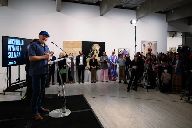 ARCHIBALD PRIZE 2026, Artist Richard Lewer speaks after winning the Archibald Prize 2026, at Naala Nura, Art Gallery of New South Wales in Sydney, Friday, May 8, 2026. ( NO ARCHIVING Sydney New South Wales Australia  Copyright: xGEORGExCHANx 20260508141162073910