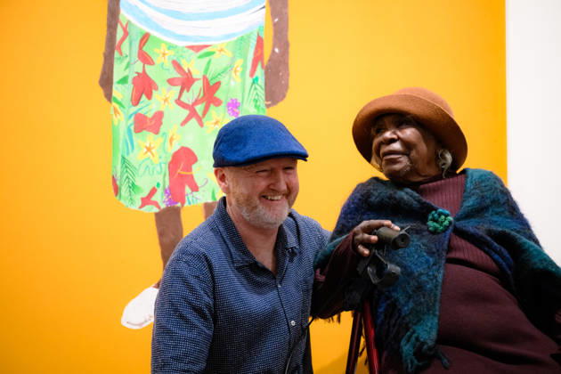 ARCHIBALD PRIZE 2026, Artist Richard Lewer (L) and his subject Iluwanti Ken (R) pose for a photograph after winning the Archibald Prize 2026, at Naala Nura, Art Gallery of New South Wales in Sydney, Friday, May 8, 2026. ( NO ARCHIVING Sydney New South Wales Australia  Copyright: xGEORGExCHANx 20260508114076530471
