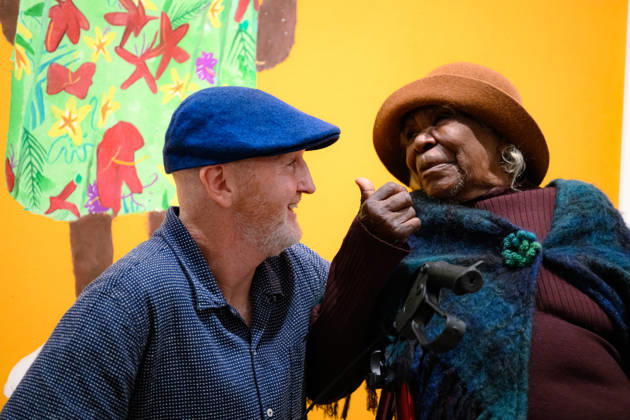 ARCHIBALD PRIZE 2026, Artist Richard Lewer (L) and his subject Iluwanti Ken (R) pose for a photograph after winning the Archibald Prize 2026, at Naala Nura, Art Gallery of New South Wales in Sydney, Friday, May 8, 2026. ( NO ARCHIVING Sydney New South Wales Australia  Copyright: xGEORGExCHANx 20260508171739358794
