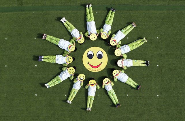YANGZHOU, CHINA - MAY 08: Kindergarten children form a smiley face pattern on the playground to welcome the World Smile Day on May 8, 2026 in Yangzhou, Jiangsu Province of China. May 8 marks the World Smile Day.  Copyright: xVCGx 111639964694