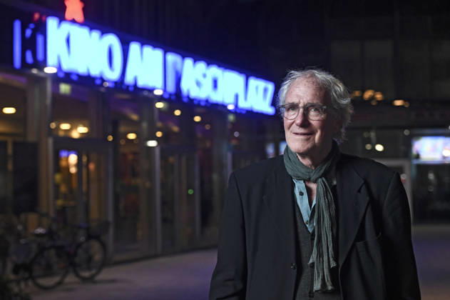 August Zirner bei einem exklusiven Photoshooting vor dem Screening des Kinofilms Der verlorene Mann im Kino am Raschplatz. Hannover, 07.05.2026
