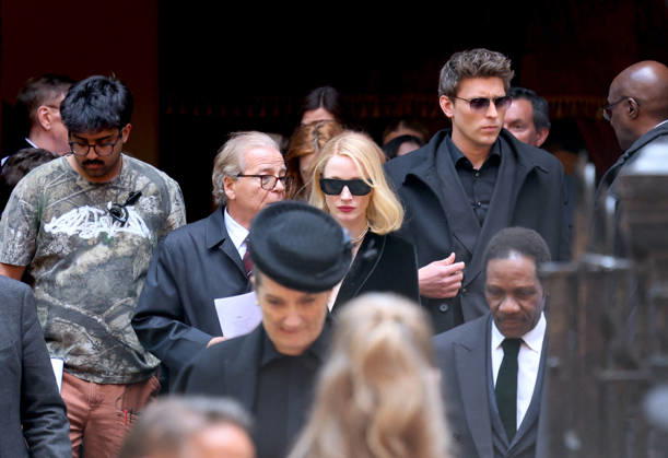Jessica Chastain And Ben Stiller On Set - NYC Actors Jessica Chastain and Ben Stiller are filming a funeral scene on their new TV Series Minivan in Soho, New York on May 7, 2026. The eight-episode series focuses on a writing professor (Stiller) whose life becomes complicated during his off weeks from child custody, falling for a mysterious woman (Chastain) Photo by Dylan Travis ABACAPRESS.COM New York City NY United States  Copyright: xDylanxTravis ABACAx