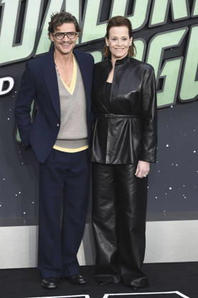 Pedro Pascal und Sigourney Weaver beim Fan Event zum Kinofilm Star Wars: The Mandalorian and Grogu im im Cineworld Leicester Square. London, 07.05.2026