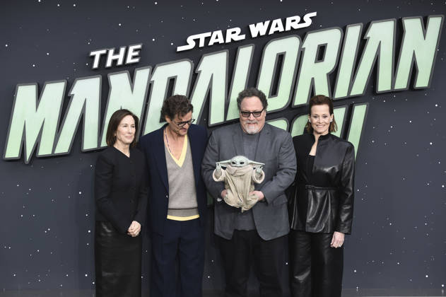 Kathleen Kennedy, Pedro Pascal, Jon Favreau, Grogu und Sigourney Weaver beim Fan Event zum Kinofilm Star Wars: The Mandalorian and Grogu im im Cineworld Leicester Square. London, 07.05.2026