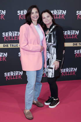 Amira Aly mit ihrer Mutter Mirjam Svetnik bei der Premiere von Serienkiller - Die True Crime Ausstellung in der Oskar-Jäger-Straße 99. Köln, 07.05.2026