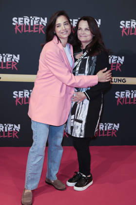 Amira Aly mit ihrer Mutter Mirjam Svetnik bei der Premiere von Serienkiller - Die True Crime Ausstellung in der Oskar-Jäger-Straße 99. Köln, 07.05.2026