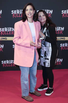 Amira Aly mit ihrer Mutter Mirjam Svetnik bei der Premiere von Serienkiller - Die True Crime Ausstellung in der Oskar-Jäger-Straße 99. Köln, 07.05.2026