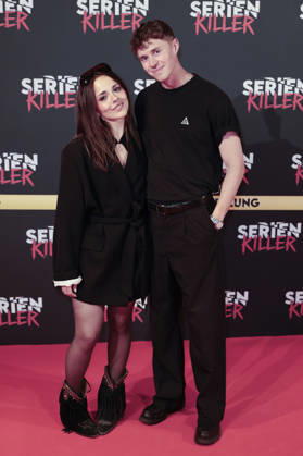 Robin Schick und Begleitung bei der Premiere von Serienkiller - Die True Crime Ausstellung in der Oskar-Jäger-Straße 99. Köln, 07.05.2026