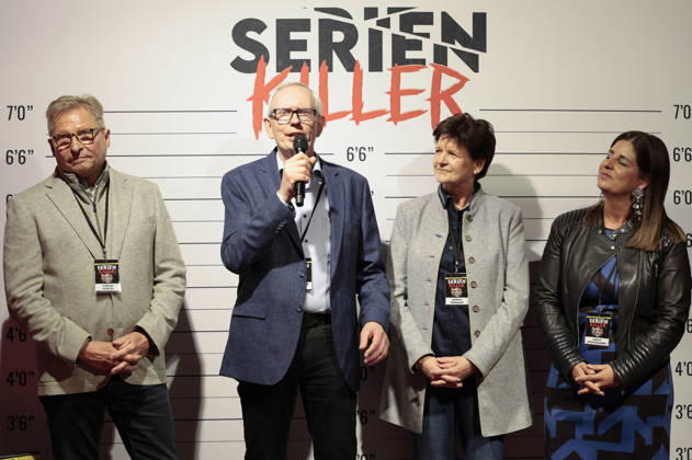 Carsten Schütte, Gast, Monika Bodmann und Sarah Stockhausen bei der Premiere von Serienkiller - Die True Crime Ausstellung in der Oskar-Jäger-Straße 99. Köln, 07.05.2026