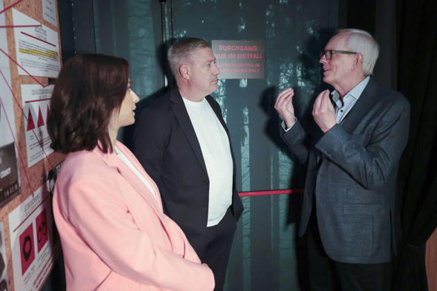 Amira Aly, Joachim Llambi und Gast bei der Premiere von Serienkiller - Die True Crime Ausstellung in der Oskar-Jäger-Straße 99. Köln, 07.05.2026