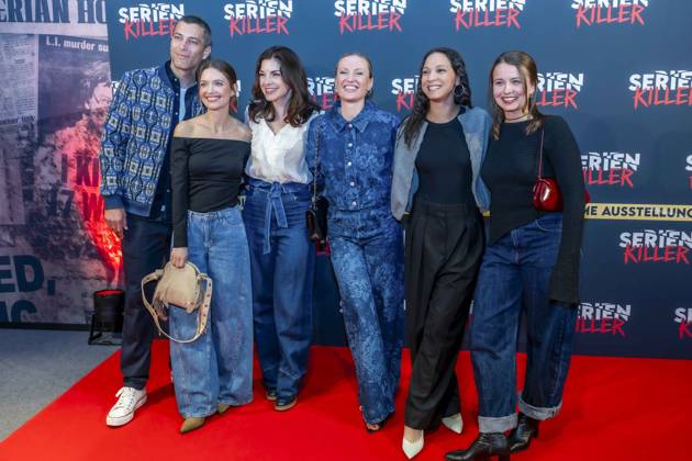 ABB SERIENKILLER- Florian Thunemann (Schauspieler),Amrei Haardt (Schauspielerin), Bianca Hein (Schauspielerin), Ania Niedieck (Schauspielerin), Shaolyn Fernandez (Schauspielerin), Julia Wiedemann (Schauspielerin) zu Gast bei der Eroeffnung der True Crime Ausstellung Serien Killer am 07.05.2026 in Köln Ehrenfeld NRW Deutschland