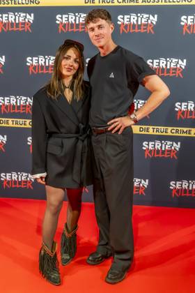 ABB SERIENKILLER- Antonia Kolano Robin Schick (Schauspieler) zu Gast bei der Eroeffnung der True Crime Ausstellung Serien Killer am 07.05.2026 in Köln Ehrenfeld NRW Deutschland