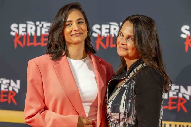 ABB SERIENKILLER- Amira Aly Moderatorin mit ihrer Mutter Mirjam Svetnik zu Gast bei der Eroeffnung der True Crime Ausstellung Serien Killer am 07.05.2026 in Köln Ehrenfeld NRW Deutschland