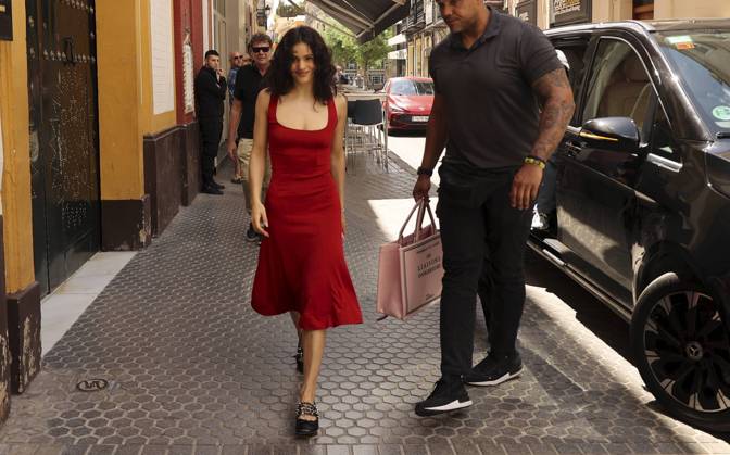 Rosalia with her fans in the streets of Seville, Friday, May 8, 2026 Cordon Press 